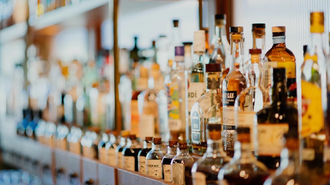 Så mycket julmust kan du dricka utan risk för rattfylla (uträkning) 43 alkohol flaskor unsplash chuttersnap