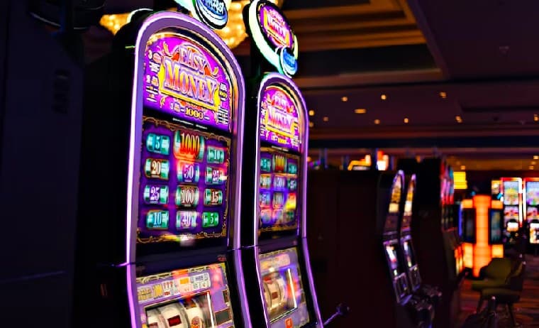 poker casino lowres unsplash