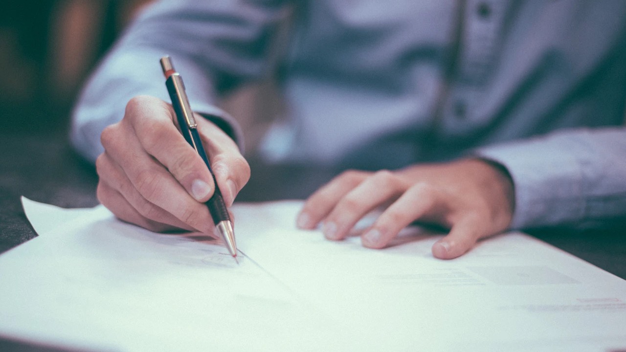 office desk man writing homajob unsplash