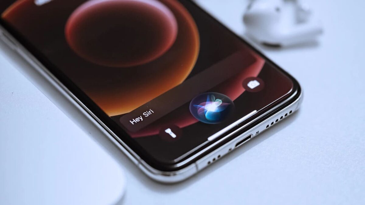 Apple Siri iPhone