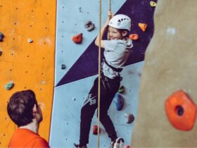 barn klattring unsplash