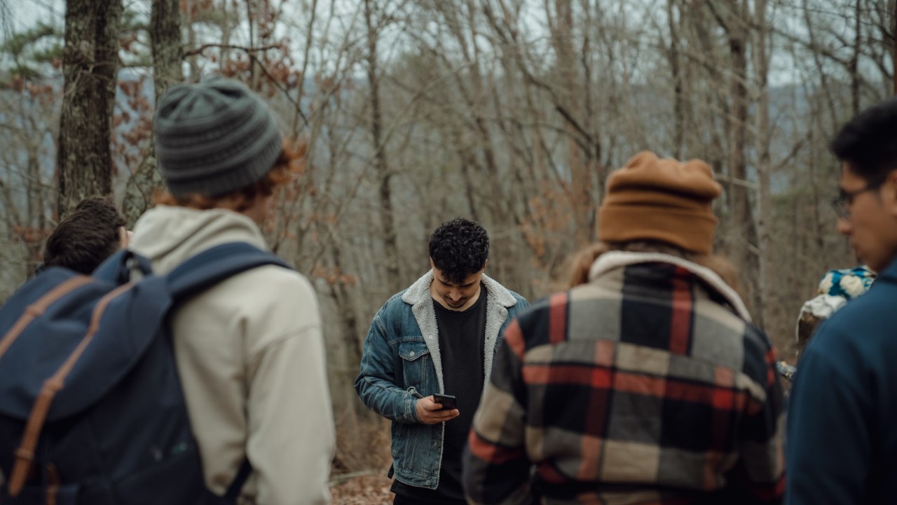 Mobilförbud i grundskolan från 2026 43 group phone unsplash