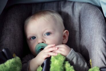 barn bilbarnstol sharonmccutcheon unsplash