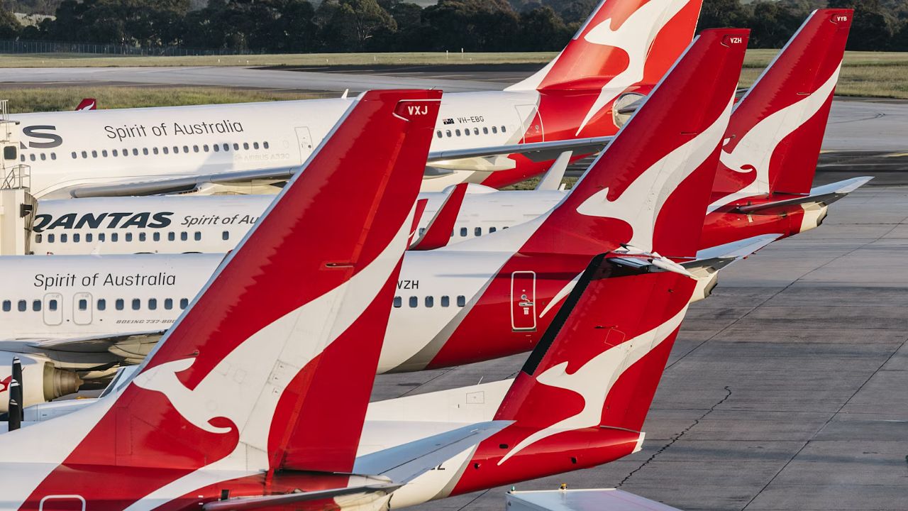 qantas flygplan josh withers unsplash