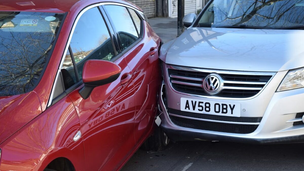 Hyr bil för övningskörning på Circle K 44 bilkrasch usmanbim94 unsplash