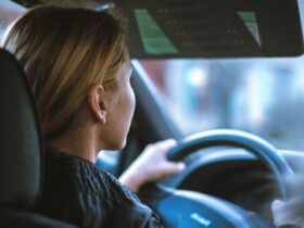 Hyr bil för övningskörning på Circle K 61 ovningskorning janbaborak unsplash